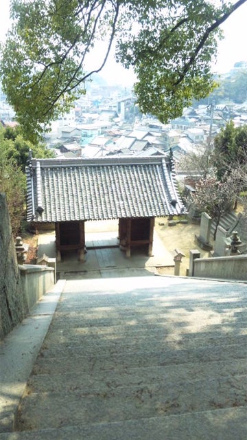 隆円さんのお寺の階段