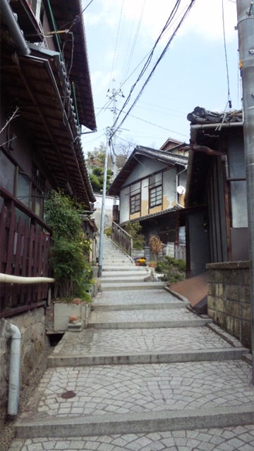 隆円さんのお寺の周りの坂道